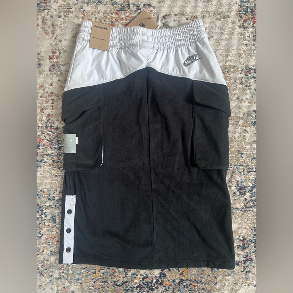 Brand NEW! Nike Two-Tone Black and White Skirt - Picture 6 of 10